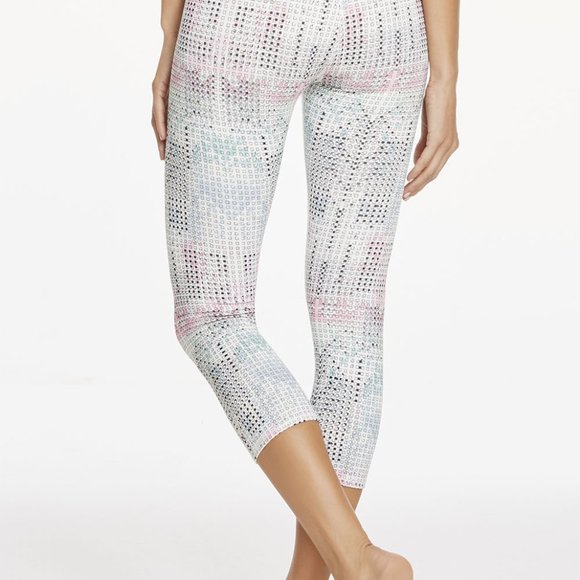 FABLETICS  Define Mid-Rise Capri  [ Arctic Print ]  NWOT - Picture 6 of 6